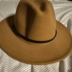 Women’s brown fall hat, price drop!